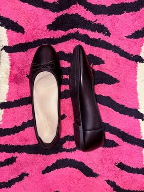 Classic Black Ballet Flats with Bow - Women's Casual Comfort